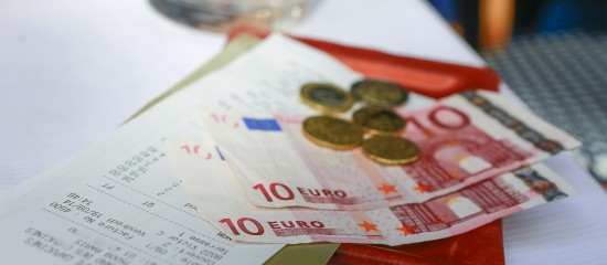 Pourboires : le régime social et fiscal de faveur est prolongé